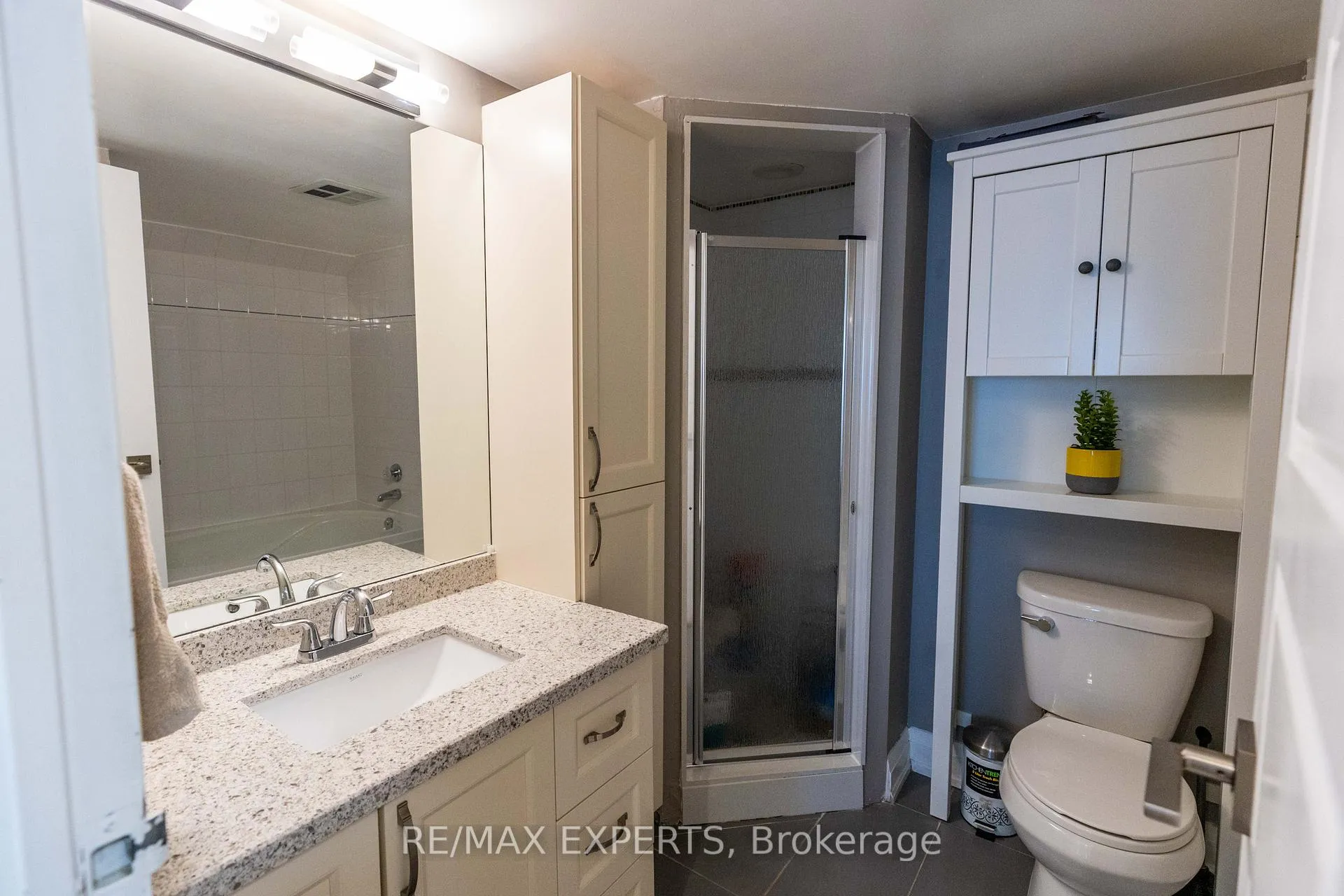 Photo 14 of Unit 1708, 3 Rowntree Road, Etobicoke, Mount Olive-Silverstone-Jamestown — HOMEH