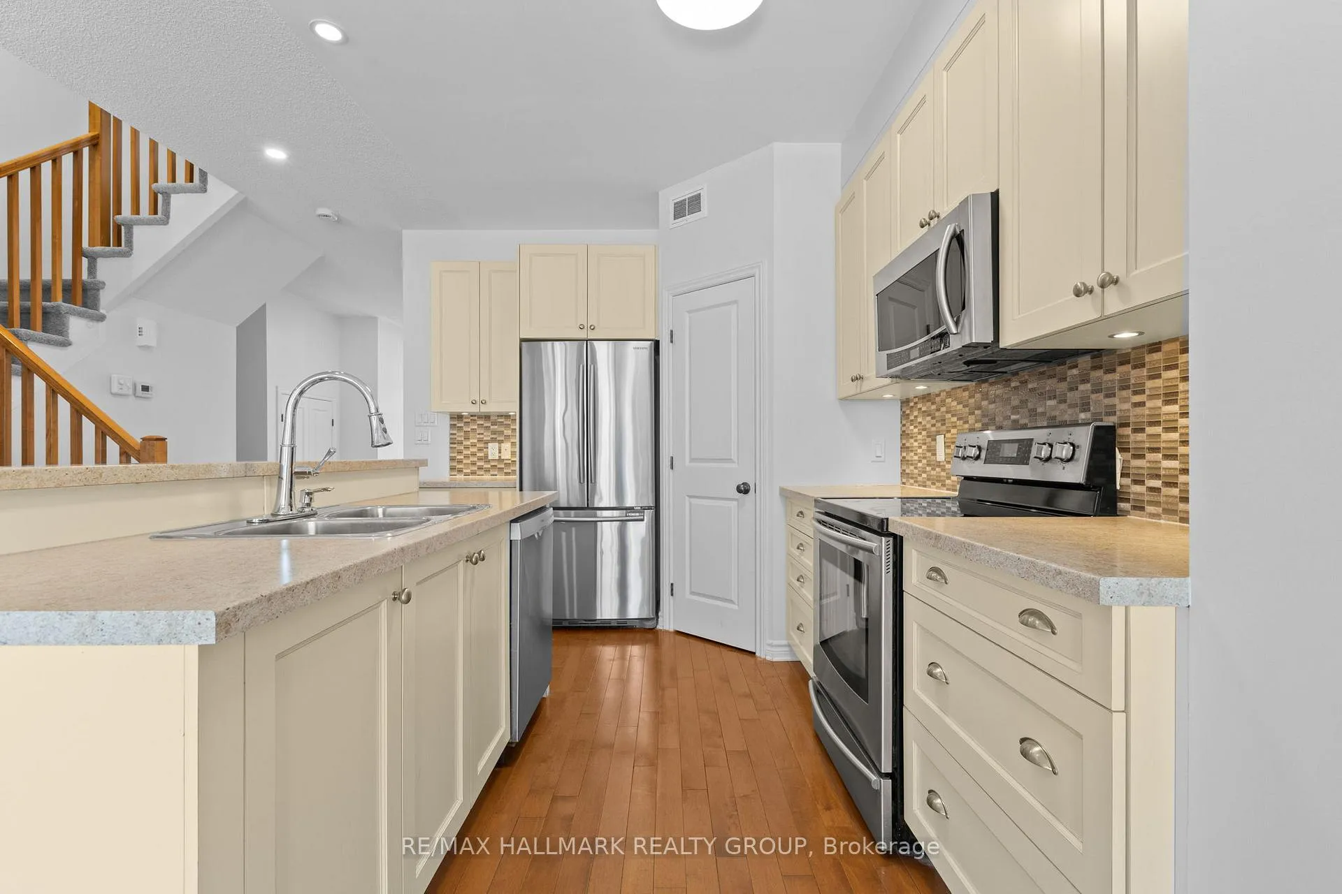 Photo 10 of 117 Abetti Ridge, Ottawa, Barrhaven - Stonebridge — HOMEH
