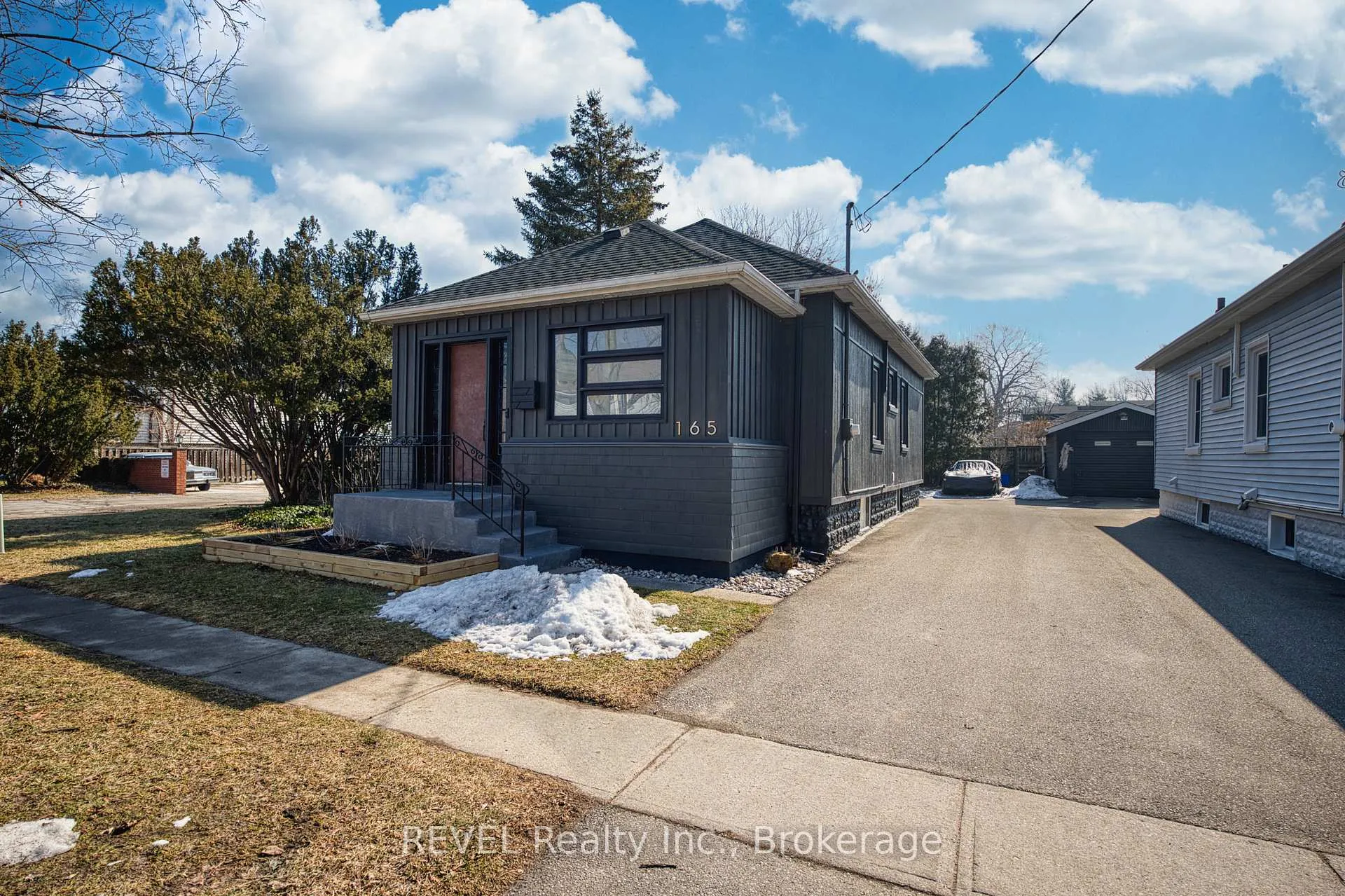 Photo 1 of 165 Main Street, St. Catharines, Port Dalhousie — HOMEH