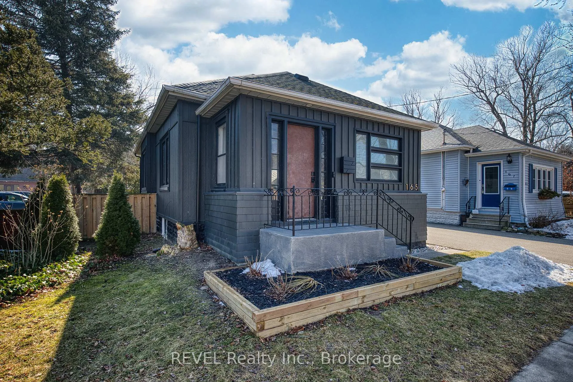 Photo 2 of 165 Main Street, St. Catharines, Port Dalhousie — HOMEH