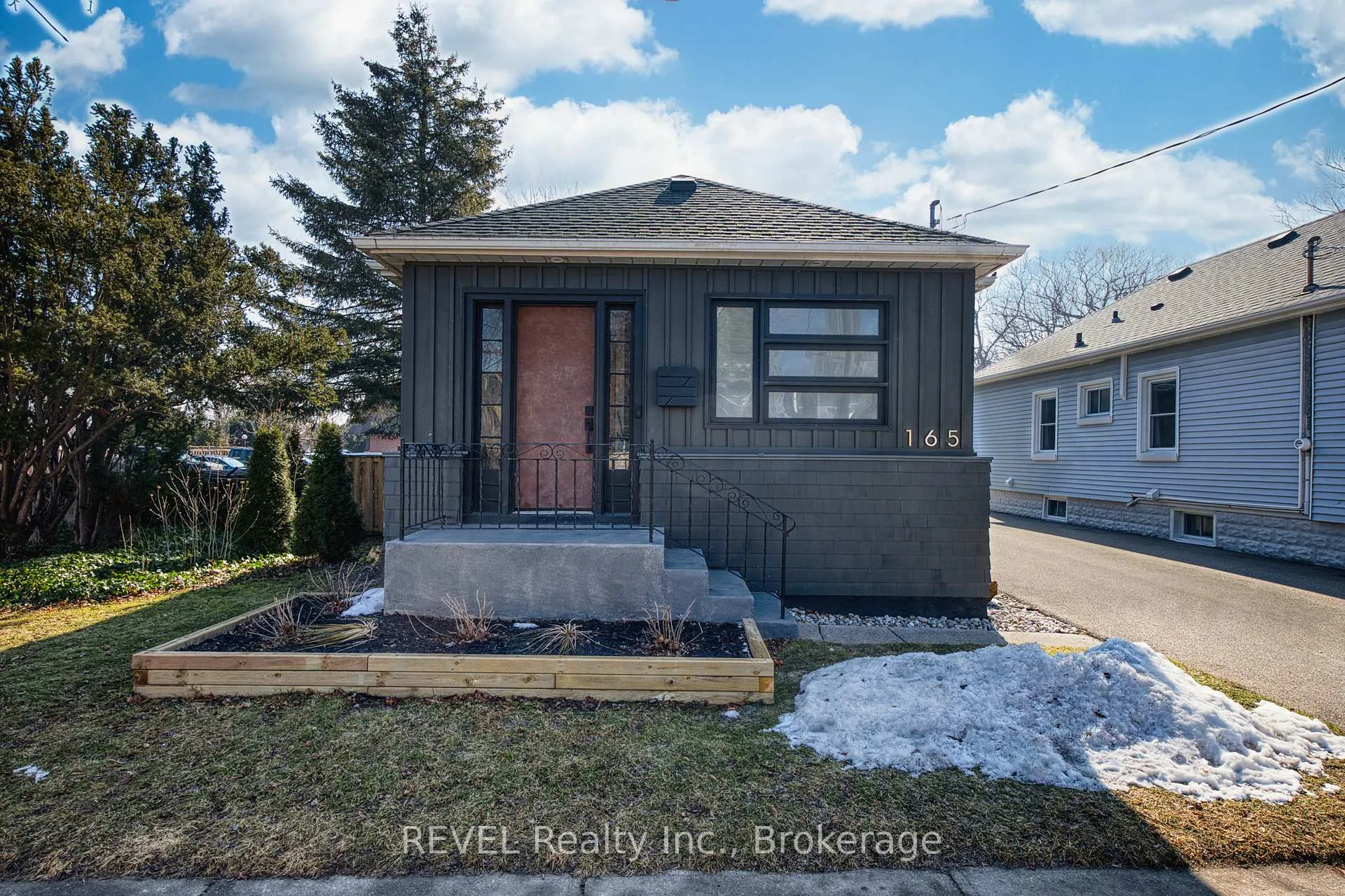Photo 3 of 165 Main Street, St. Catharines, Port Dalhousie — HOMEH