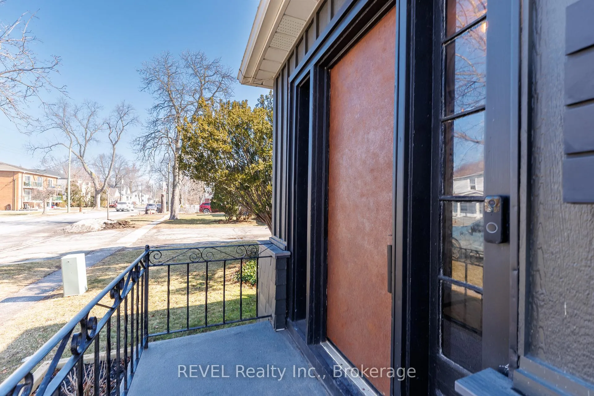 Photo 5 of 165 Main Street, St. Catharines, Port Dalhousie — HOMEH