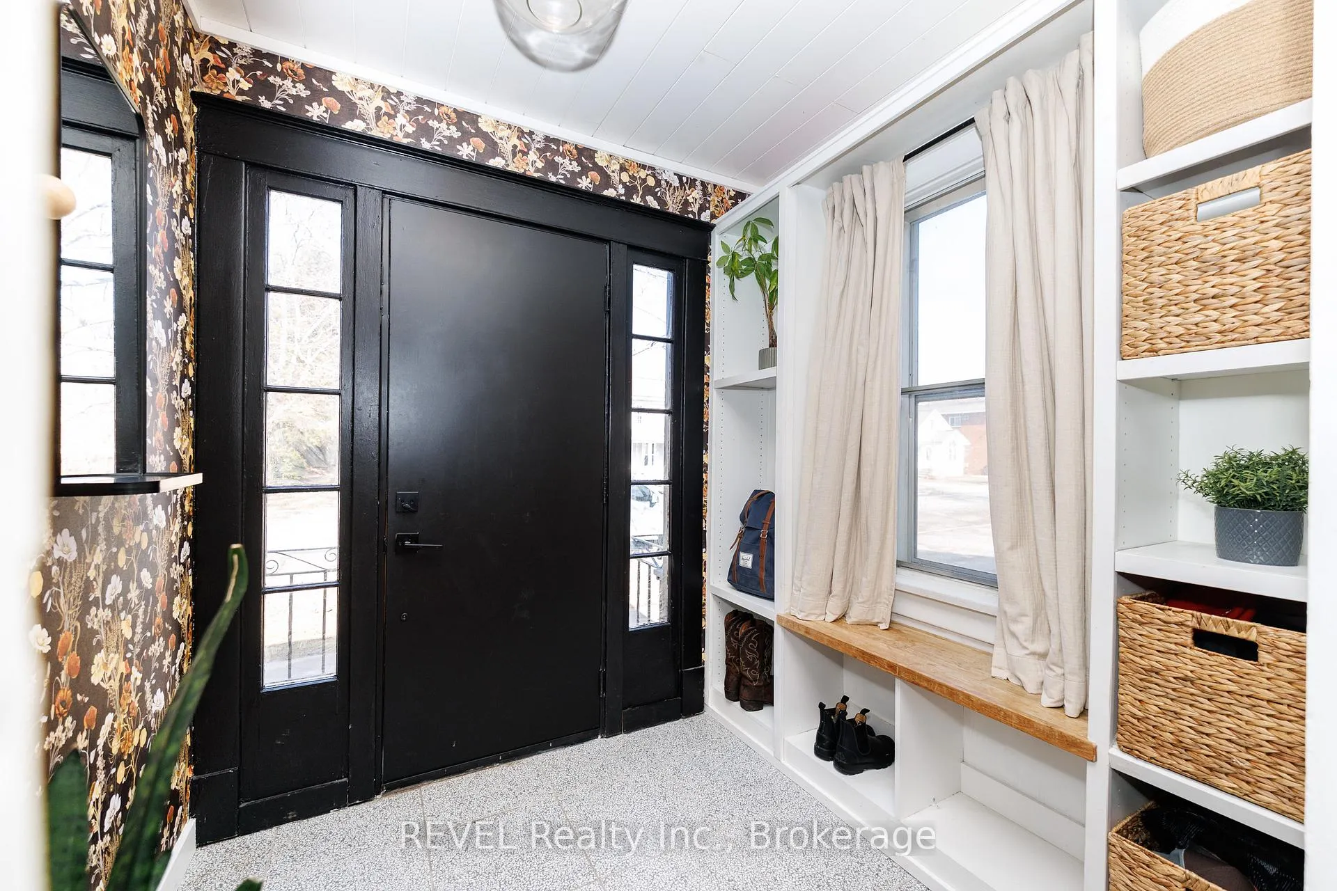 Photo 7 of 165 Main Street, St. Catharines, Port Dalhousie — HOMEH