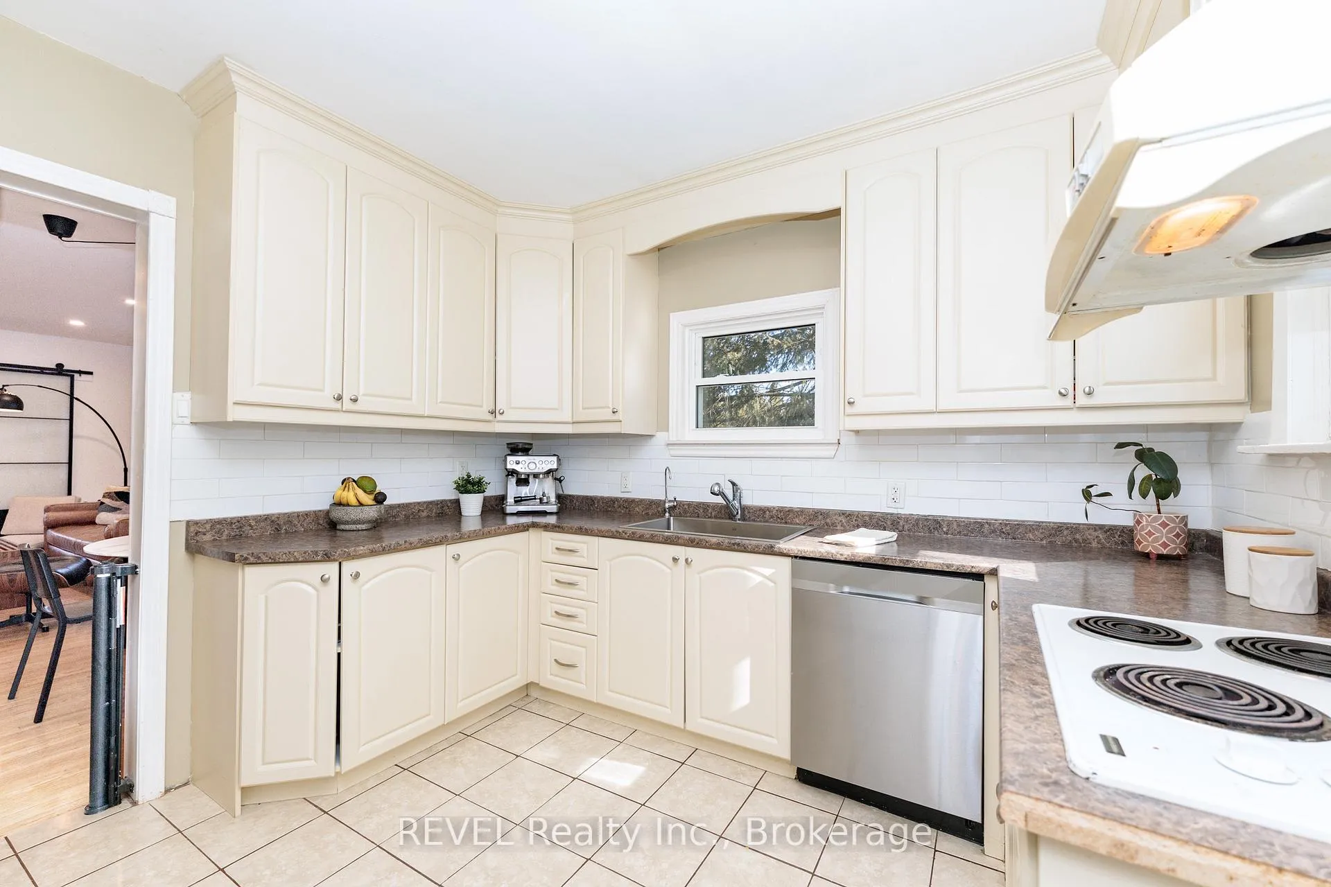 Photo 21 of 165 Main Street, St. Catharines, Port Dalhousie — HOMEH