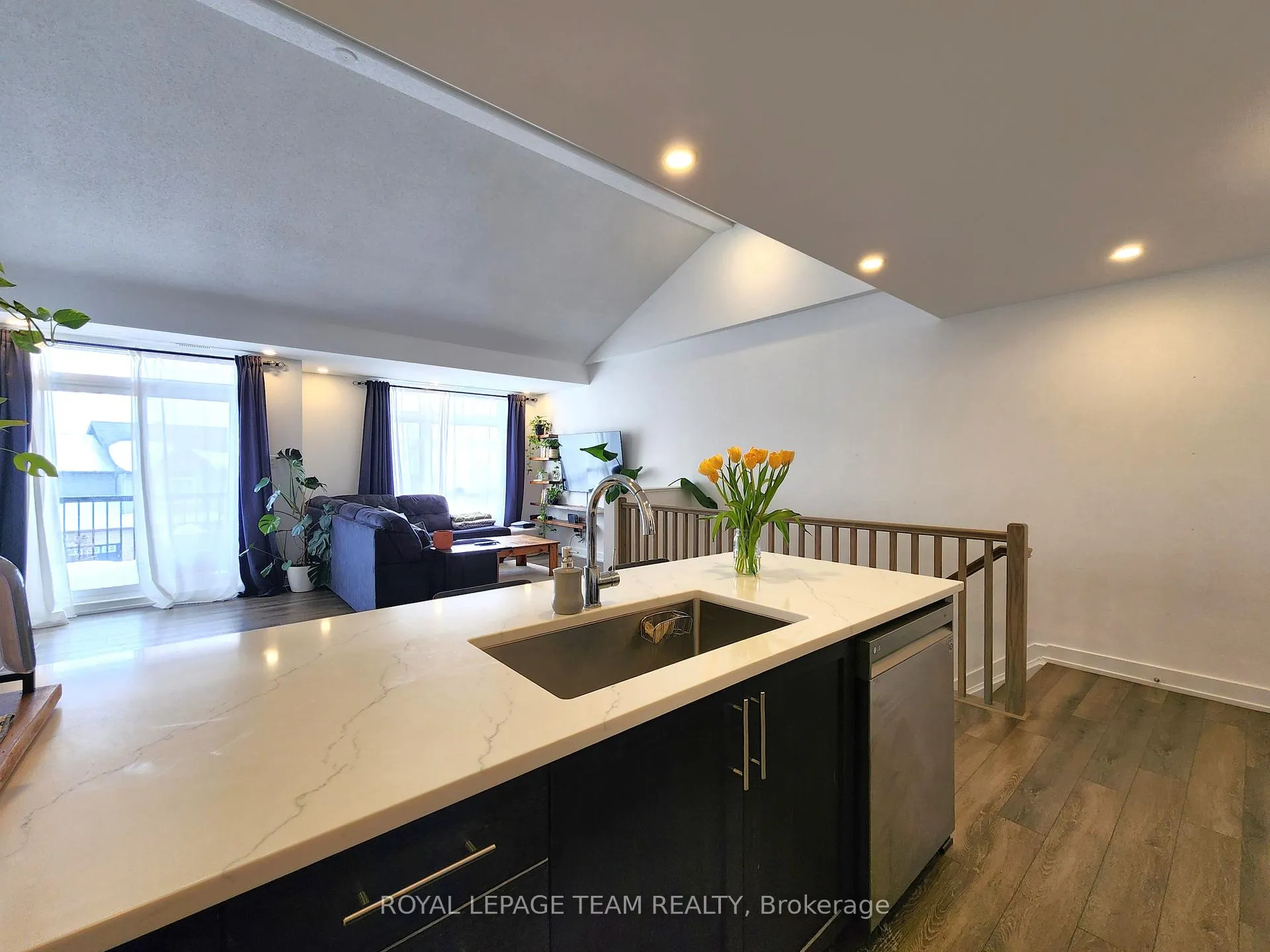 Photo 4 of Unit I, 380 Rolling Meadows Crescent, Ottawa, Mer Bleue/Bradley Estates/Anderson Park — HOMEH