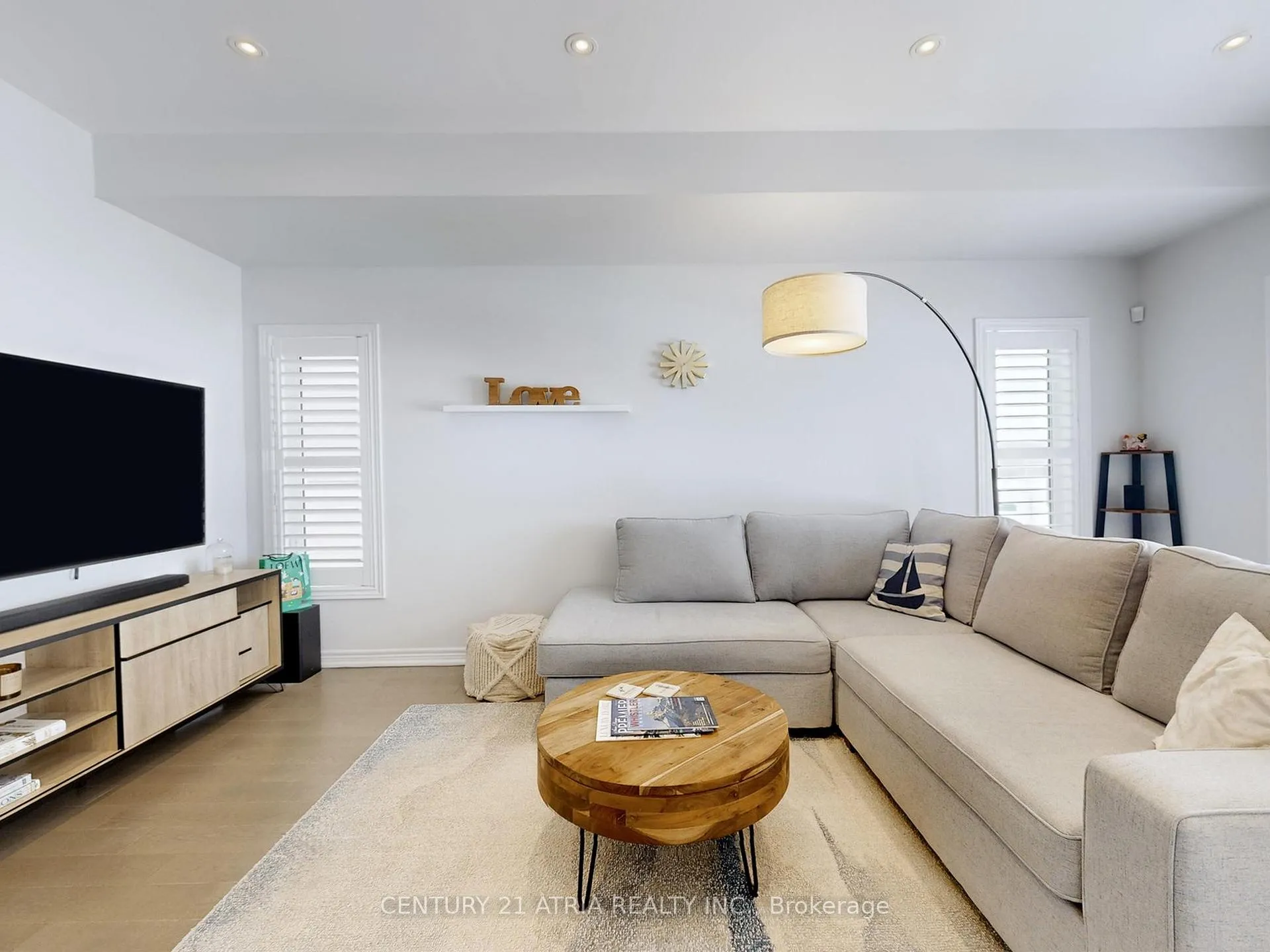 Photo 3 of 46 Campobello Street, Vaughan, Patterson — HOMEH
