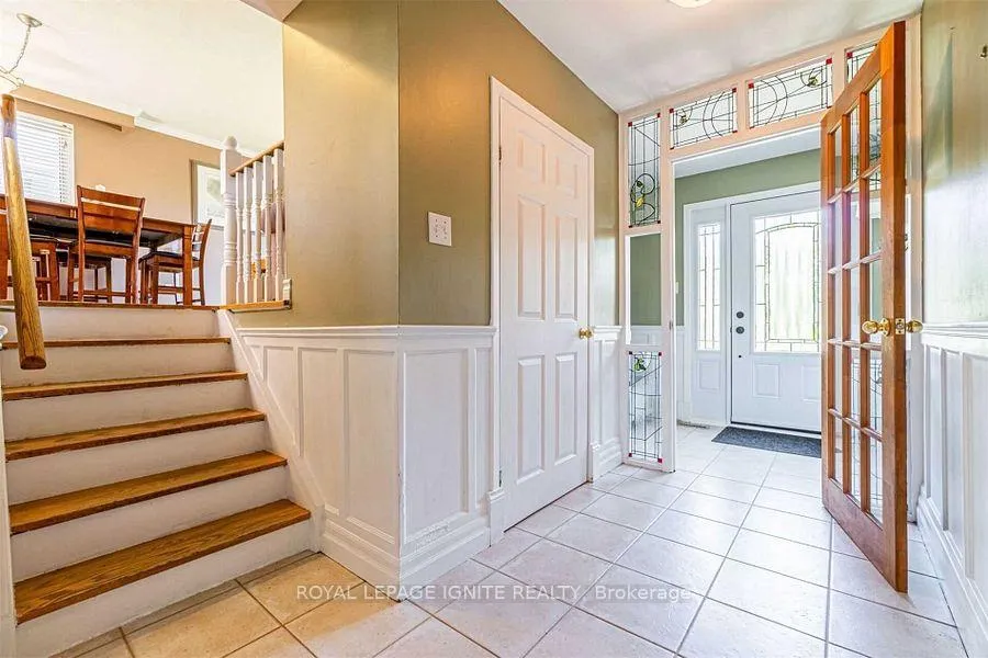 Photo 2 of Unit Upper Level, 43 Edgebrook Crescent, Brampton, Southgate — HOMEH