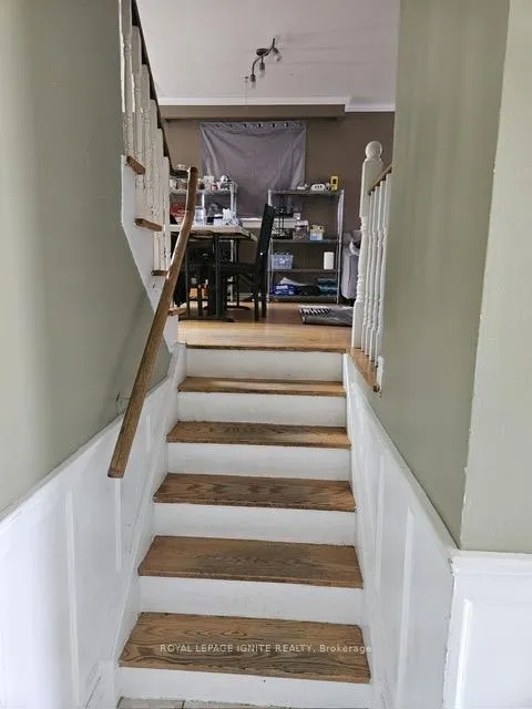 Photo 3 of Unit Upper Level, 43 Edgebrook Crescent, Brampton, Southgate — HOMEH