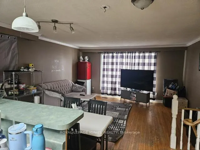 Photo 4 of Unit Upper Level, 43 Edgebrook Crescent, Brampton, Southgate — HOMEH