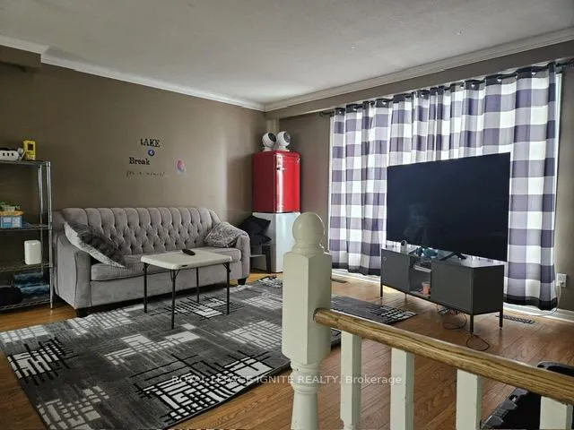 Photo 5 of Unit Upper Level, 43 Edgebrook Crescent, Brampton, Southgate — HOMEH