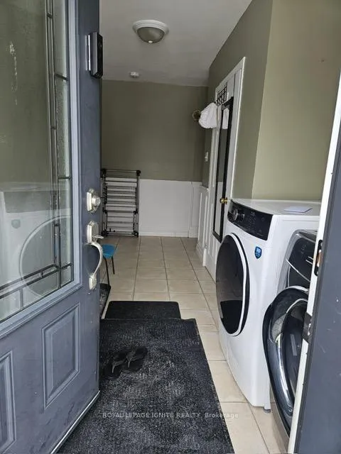 Photo 19 of Unit Upper Level, 43 Edgebrook Crescent, Brampton, Southgate — HOMEH