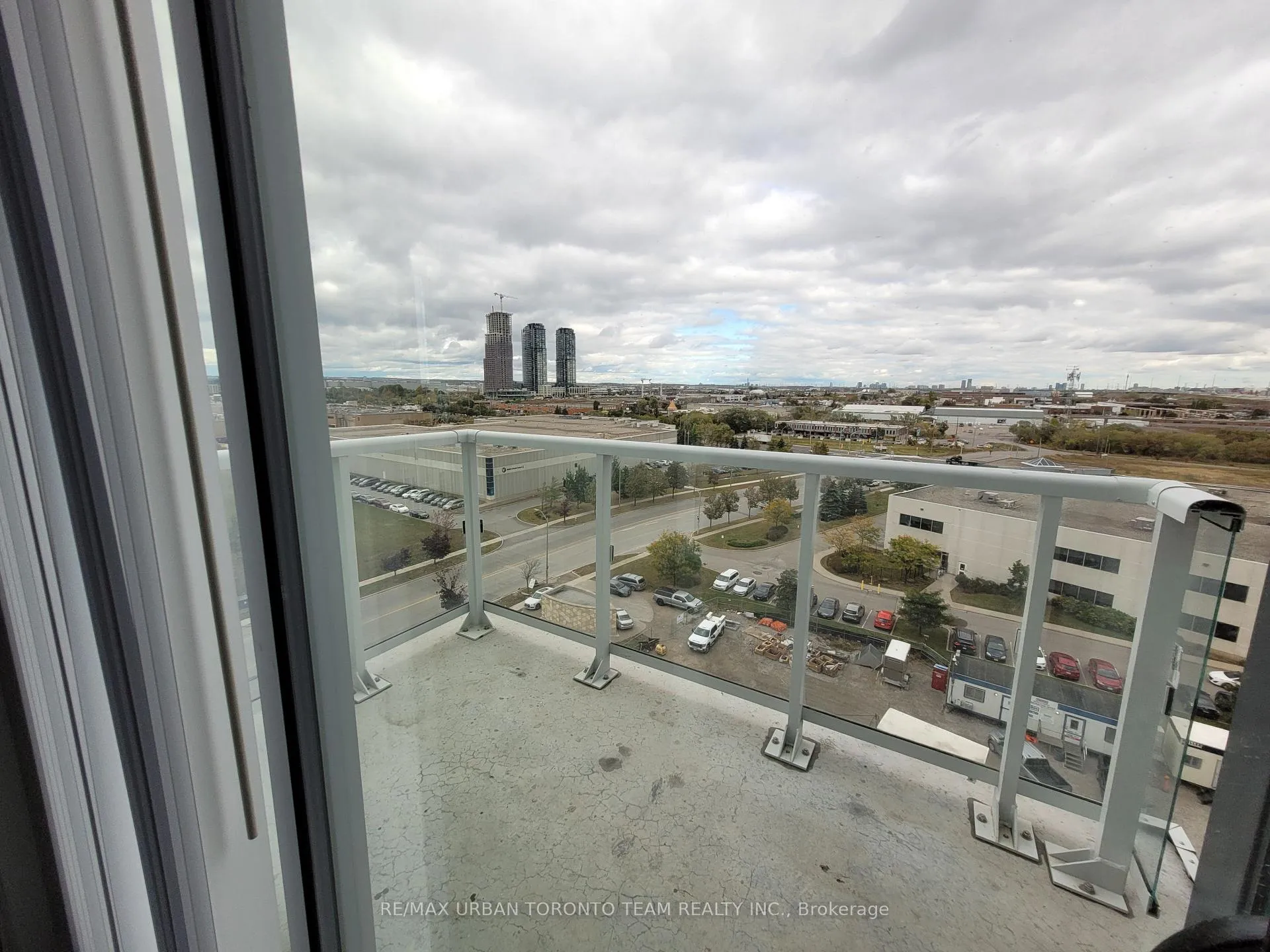 Photo 4 of Unit 909, 60 Honeycrisp Crescent, Vaughan, Vaughan Corporate Centre — HOMEH