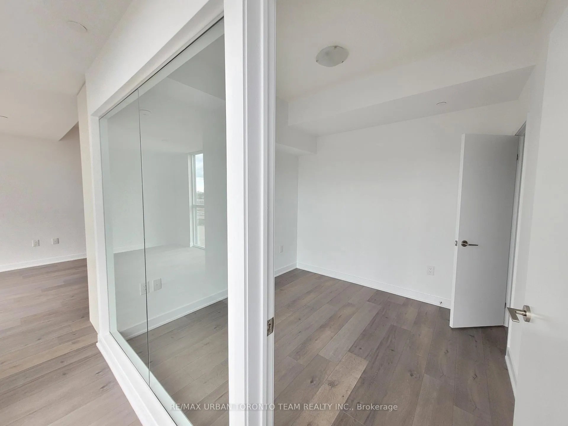 Photo 6 of Unit 909, 60 Honeycrisp Crescent, Vaughan, Vaughan Corporate Centre — HOMEH