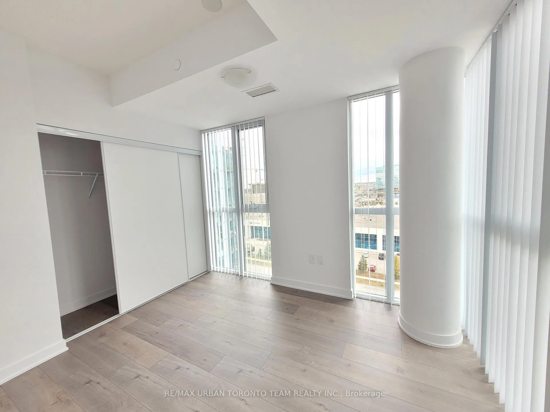 Photo 7 of Unit 909, 60 Honeycrisp Crescent, Vaughan, Vaughan Corporate Centre — HOMEH