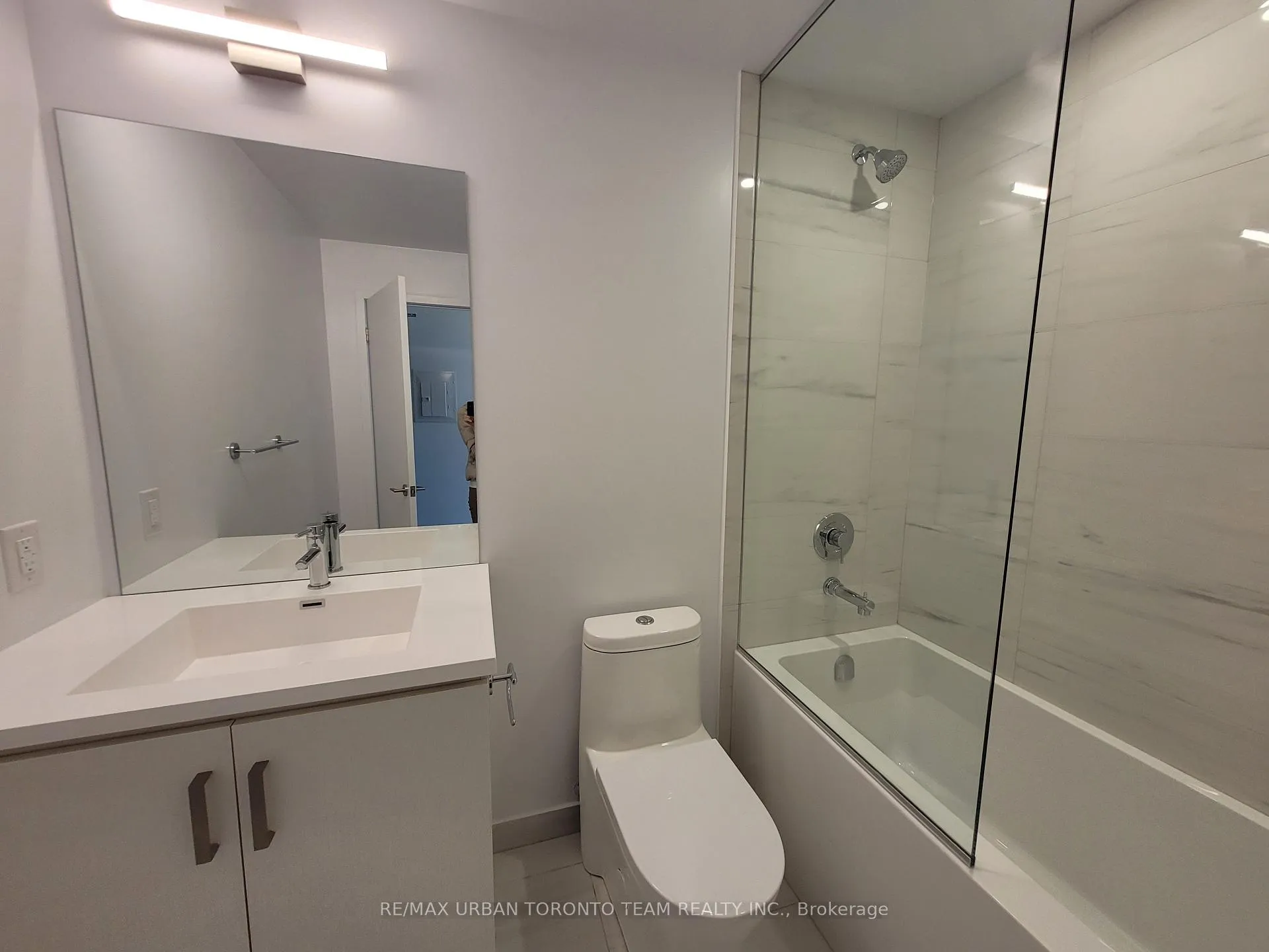 Photo 8 of Unit 909, 60 Honeycrisp Crescent, Vaughan, Vaughan Corporate Centre — HOMEH