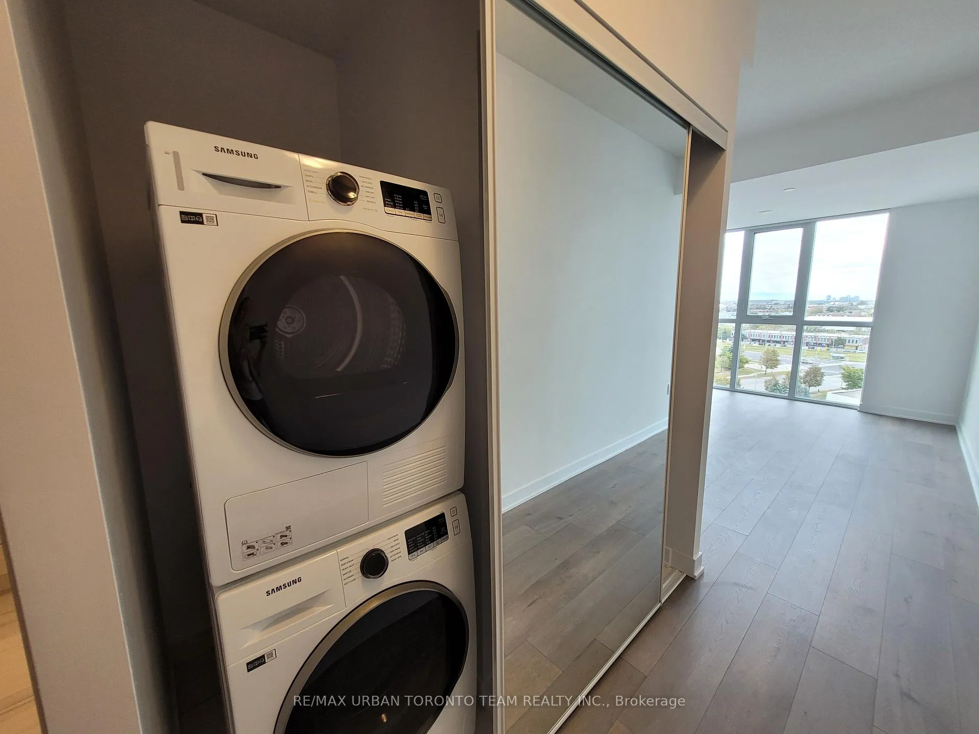 Photo 9 of Unit 909, 60 Honeycrisp Crescent, Vaughan, Vaughan Corporate Centre — HOMEH