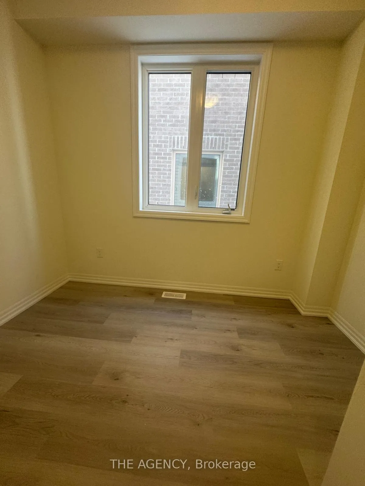 Photo 4 of 2411 Laurelview Street, Oshawa, Kedron — HOMEH