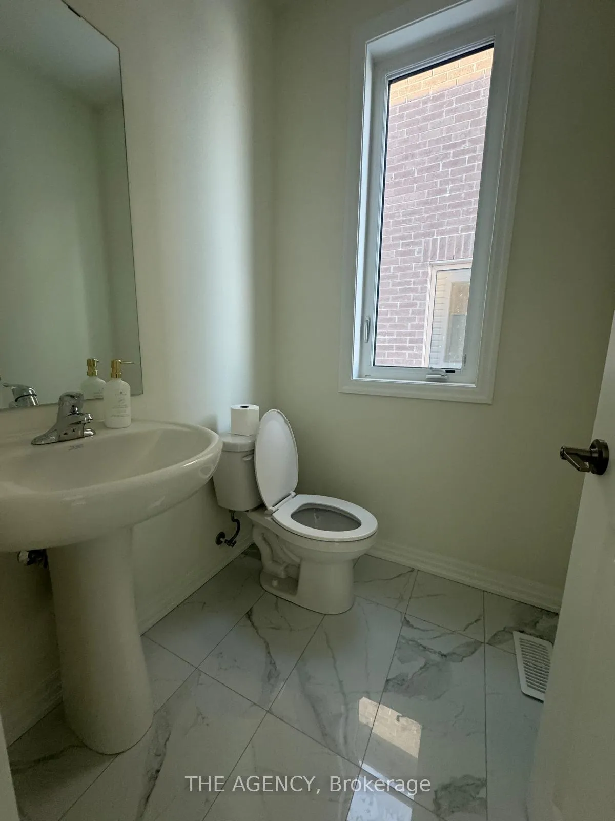 Photo 12 of 2411 Laurelview Street, Oshawa, Kedron — HOMEH