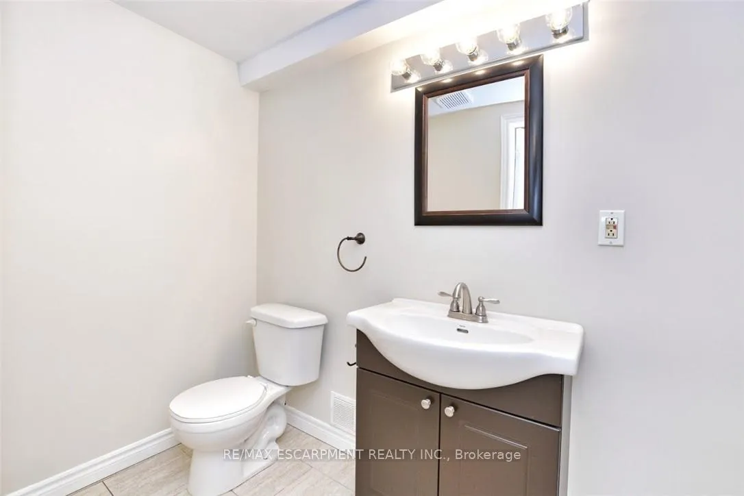 Photo 7 of Unit 2, 25 Endfield Avenue, Hamilton, Huntington — HOMEH