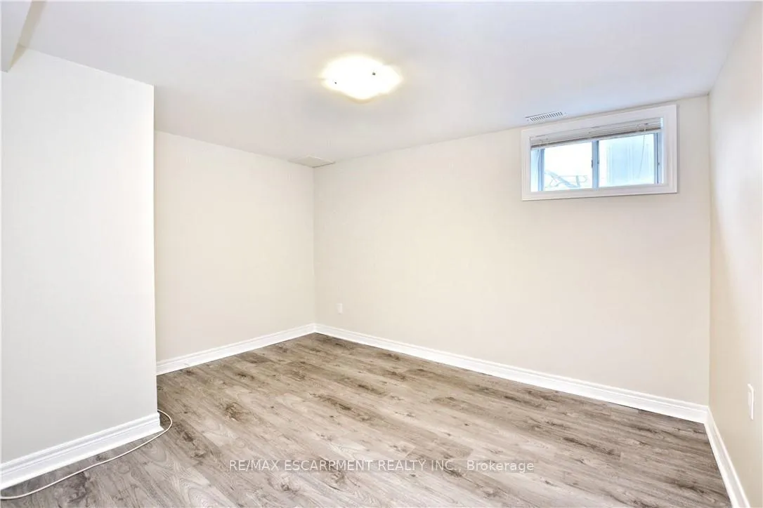 Photo 8 of Unit 2, 25 Endfield Avenue, Hamilton, Huntington — HOMEH