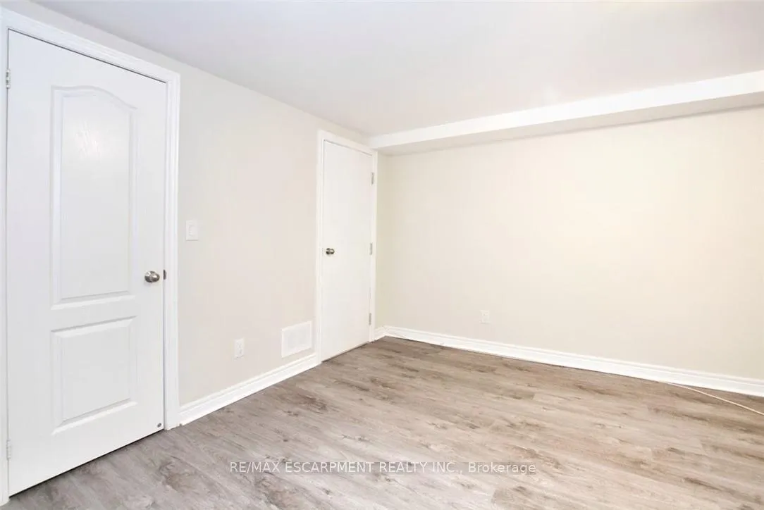 Photo 9 of Unit 2, 25 Endfield Avenue, Hamilton, Huntington — HOMEH