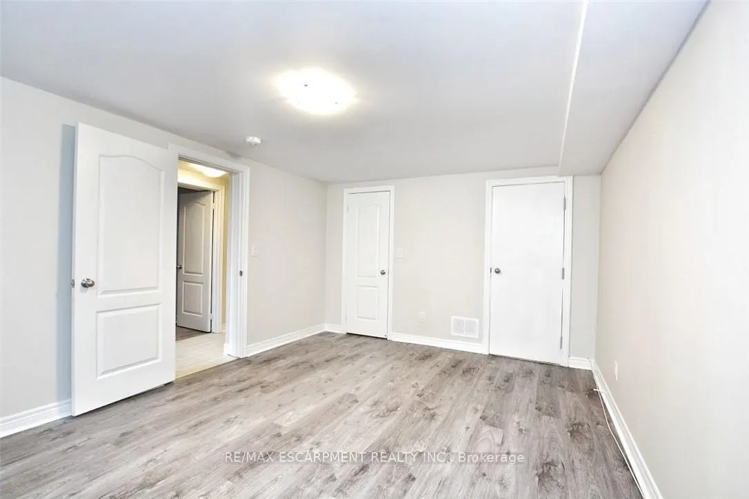 Photo 10 of Unit 2, 25 Endfield Avenue, Hamilton, Huntington — HOMEH