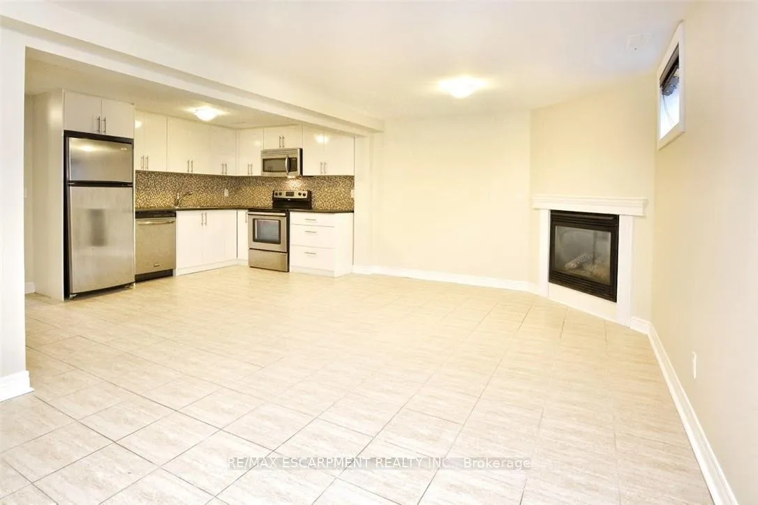 Photo 11 of Unit 2, 25 Endfield Avenue, Hamilton, Huntington — HOMEH