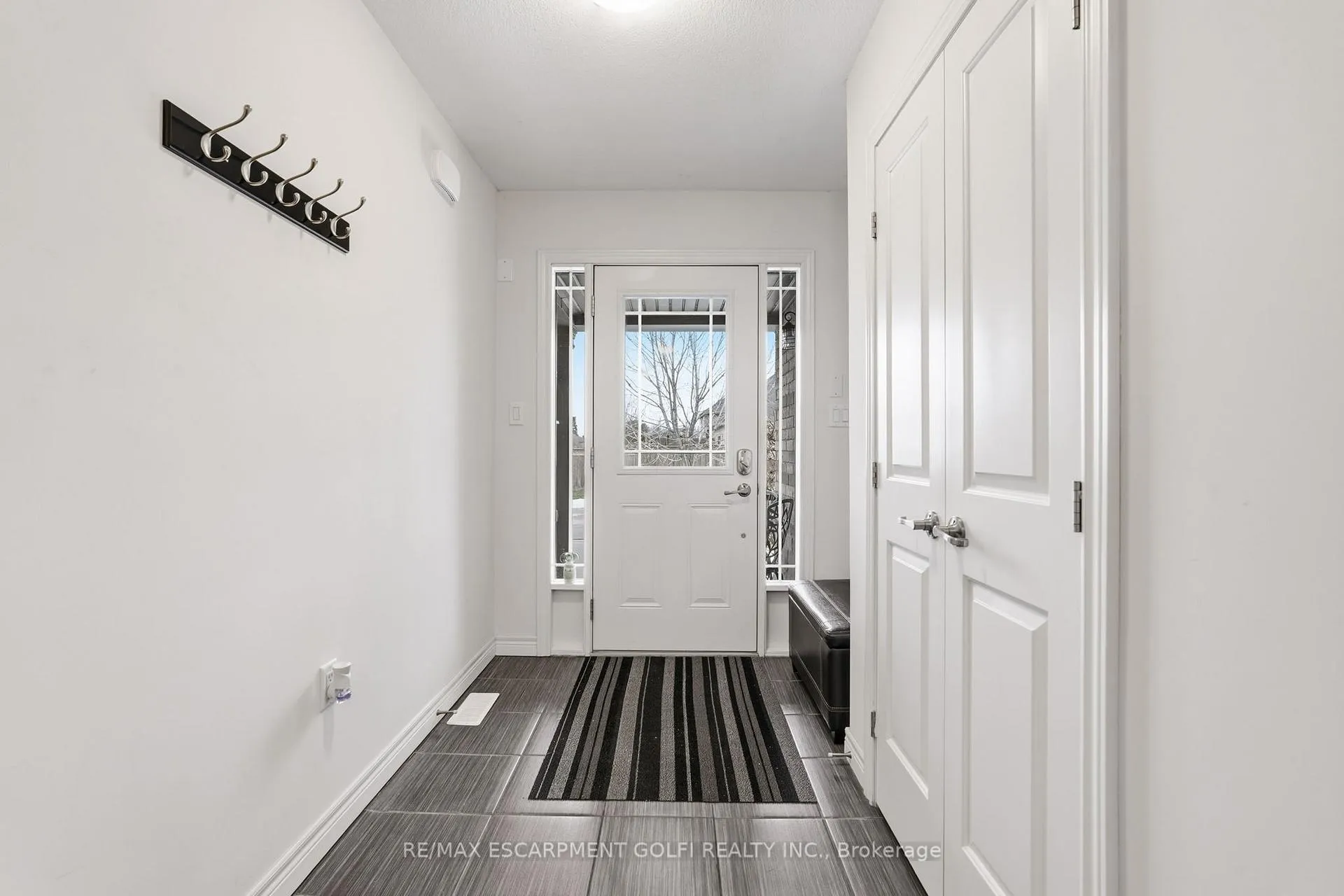 Photo 4 of 76 Lorne Avenue, Grimsby, Grimsby Beach — HOMEH