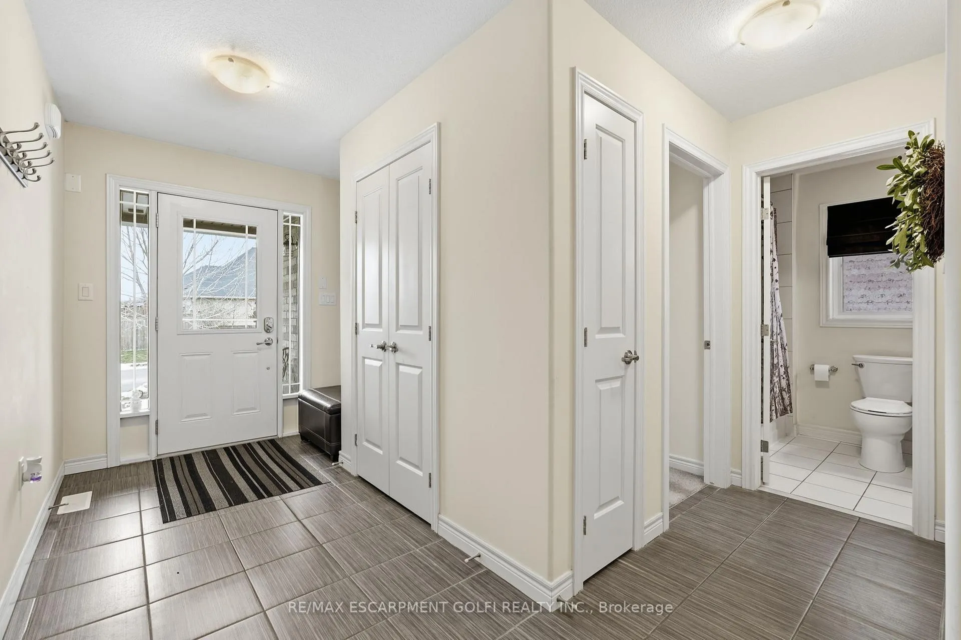 Photo 5 of 76 Lorne Avenue, Grimsby, Grimsby Beach — HOMEH