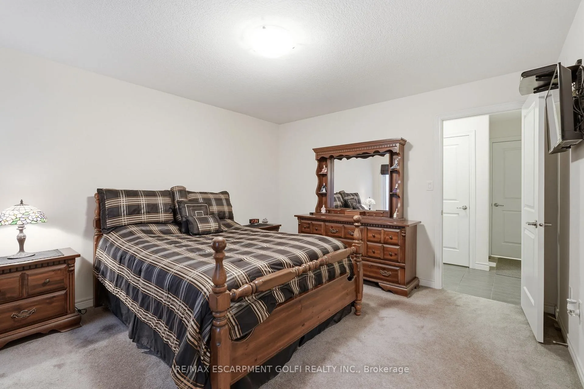 Photo 17 of 76 Lorne Avenue, Grimsby, Grimsby Beach — HOMEH