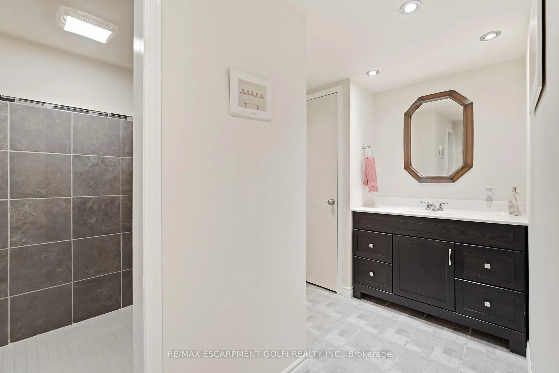 Photo 23 of 76 Lorne Avenue, Grimsby, Grimsby Beach — HOMEH