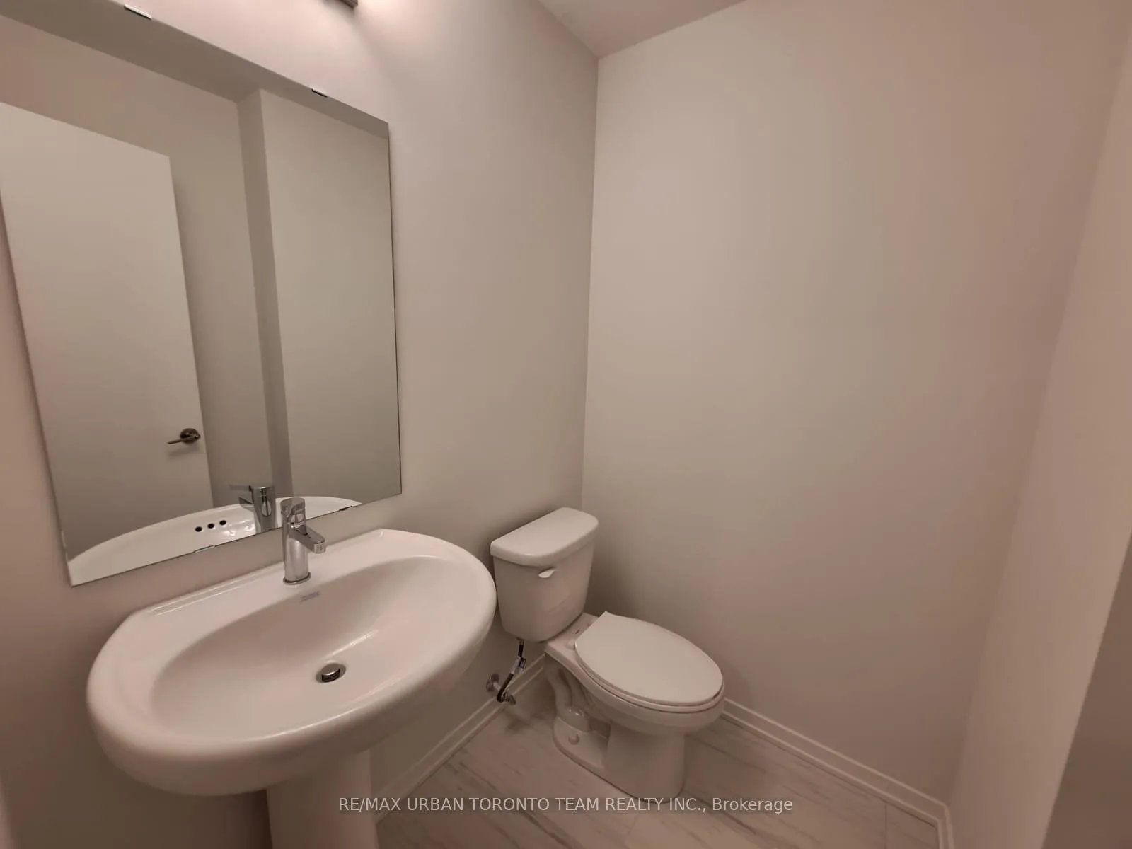 Photo 4 of Unit 308, 130 Honeycrisp Crescent, Vaughan, Vaughan Corporate Centre — HOMEH