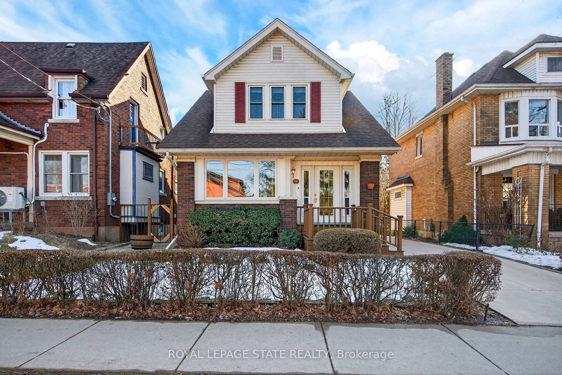 Photo 2 of 436 Maple Avenue, Hamilton, Delta — HOMEH