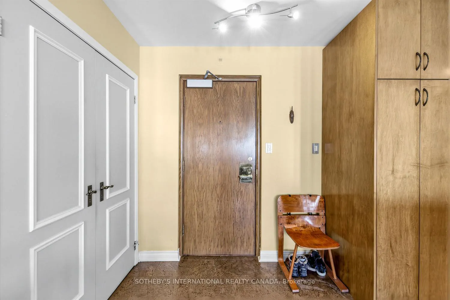 Photo 2 of Unit 202, 8 Hawthorn Avenue, Toronto, Rosedale-Moore Park — HOMEH