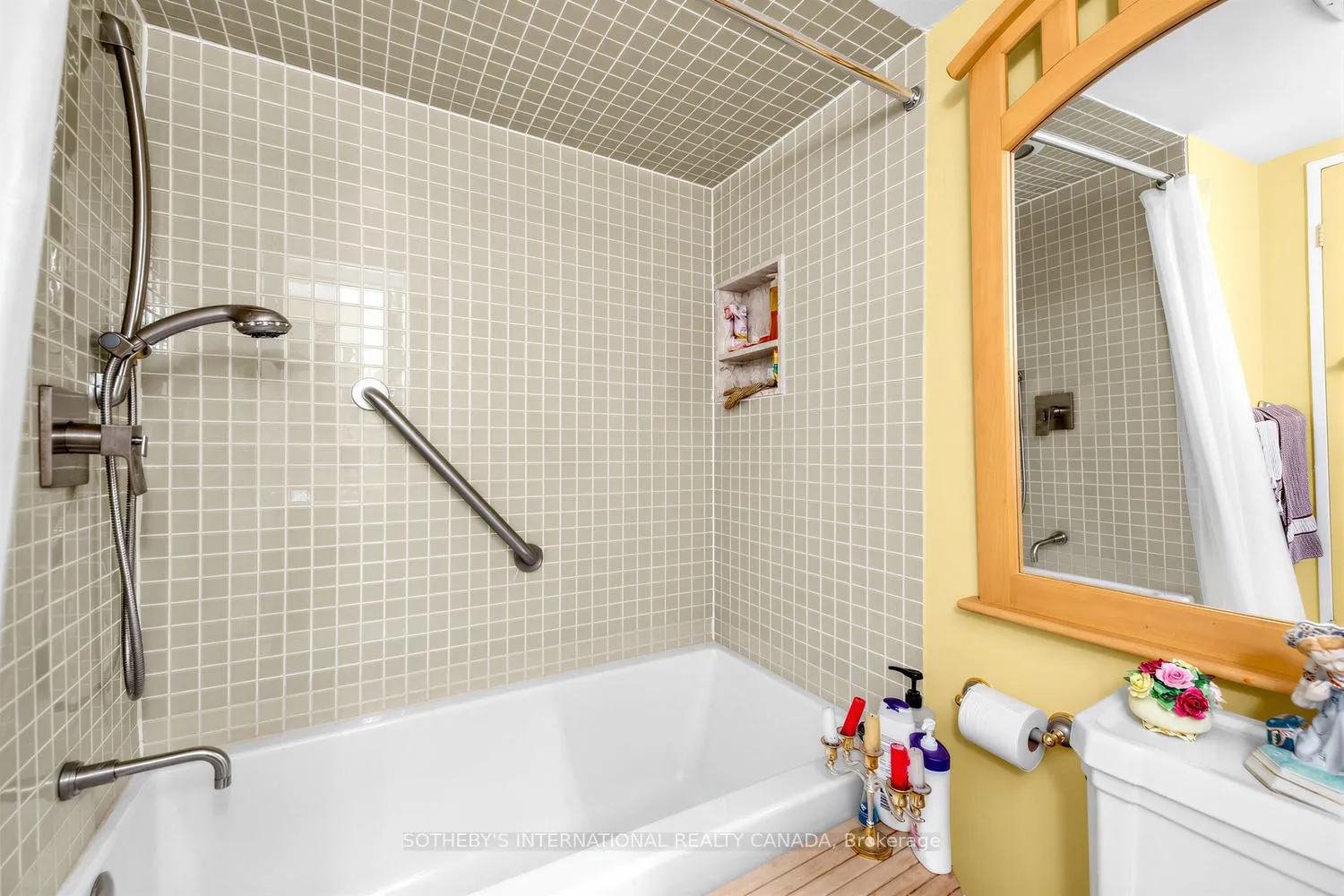 Photo 22 of Unit 202, 8 Hawthorn Avenue, Toronto, Rosedale-Moore Park — HOMEH