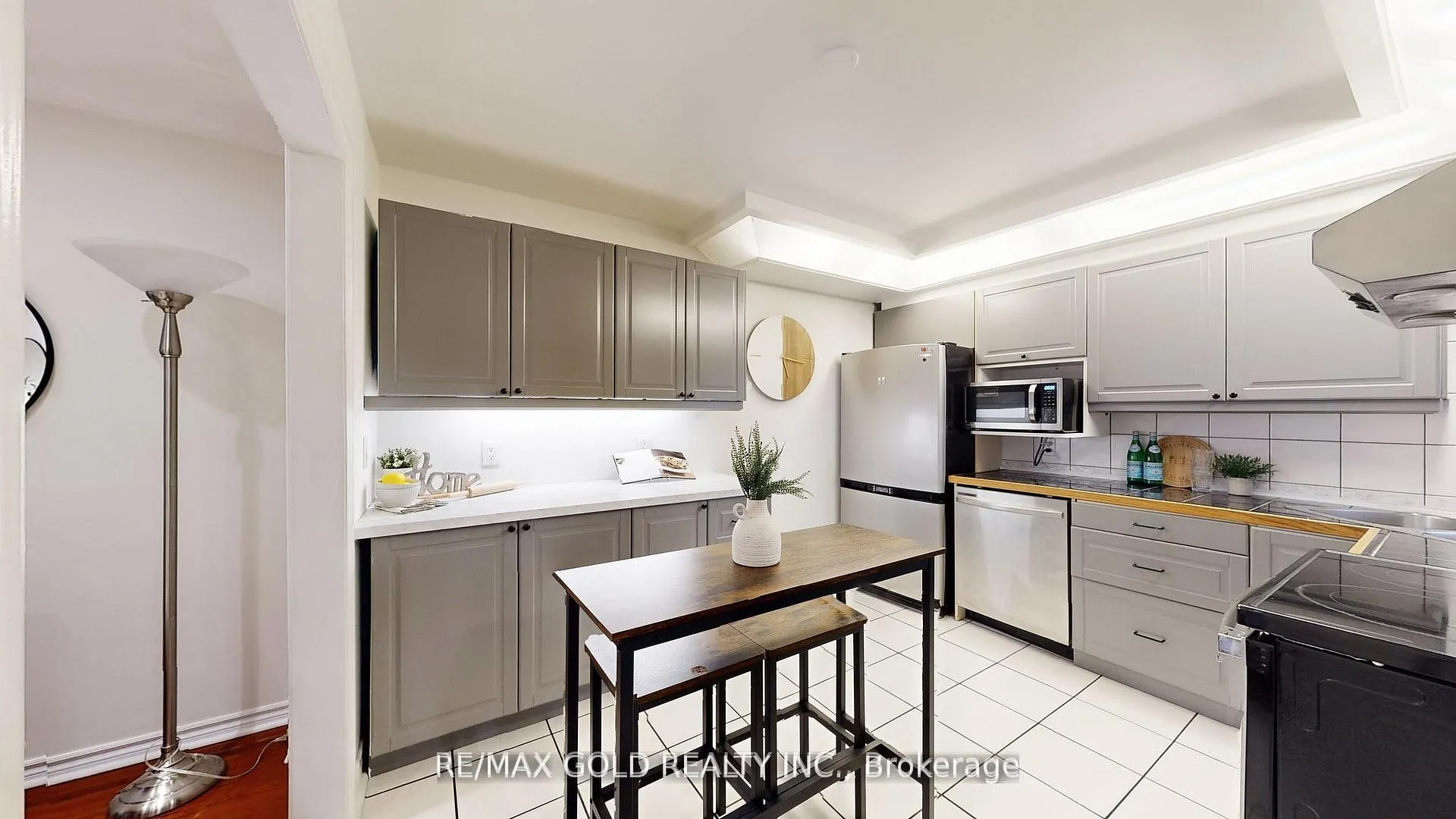 Photo 9 of 156 Royal Salisbury Way, Brampton, Madoc — HOMEH