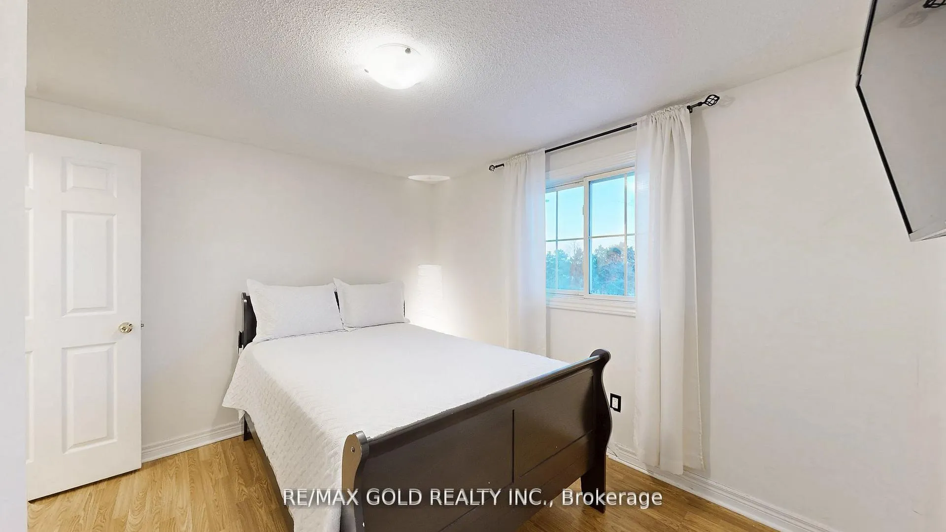 Photo 14 of 156 Royal Salisbury Way, Brampton, Madoc — HOMEH