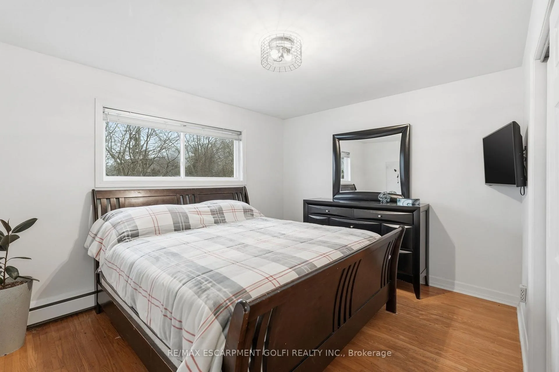 Photo 14 of 6 Brierwood Avenue, Grimsby, Grimsby West — HOMEH
