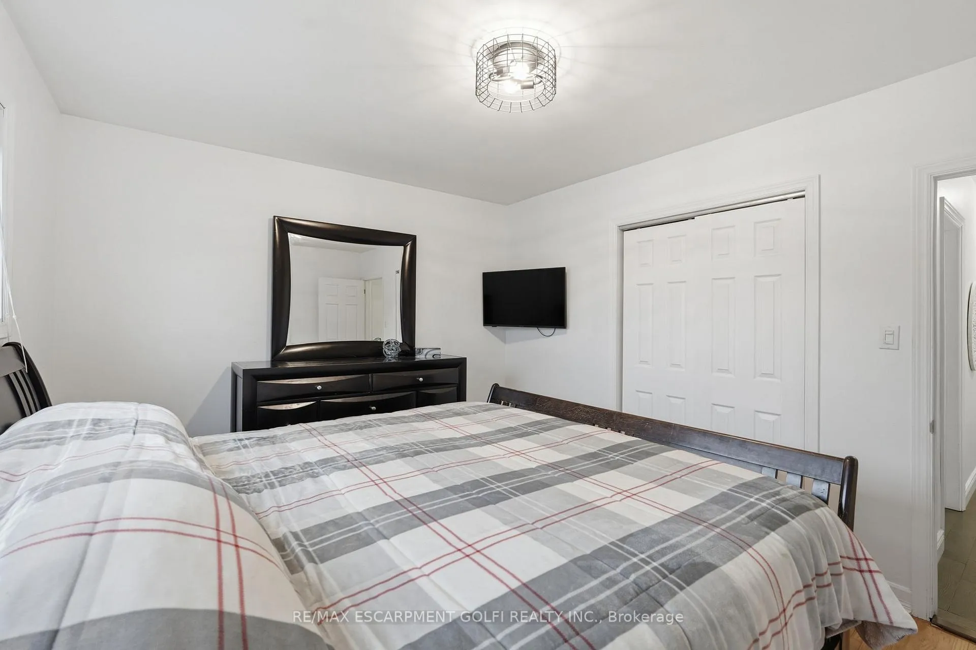 Photo 15 of 6 Brierwood Avenue, Grimsby, Grimsby West — HOMEH
