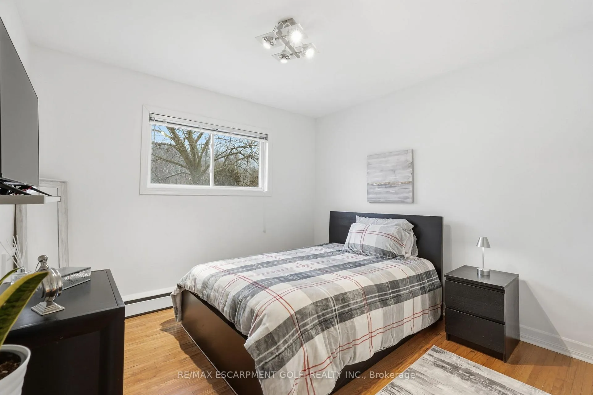 Photo 20 of 6 Brierwood Avenue, Grimsby, Grimsby West — HOMEH