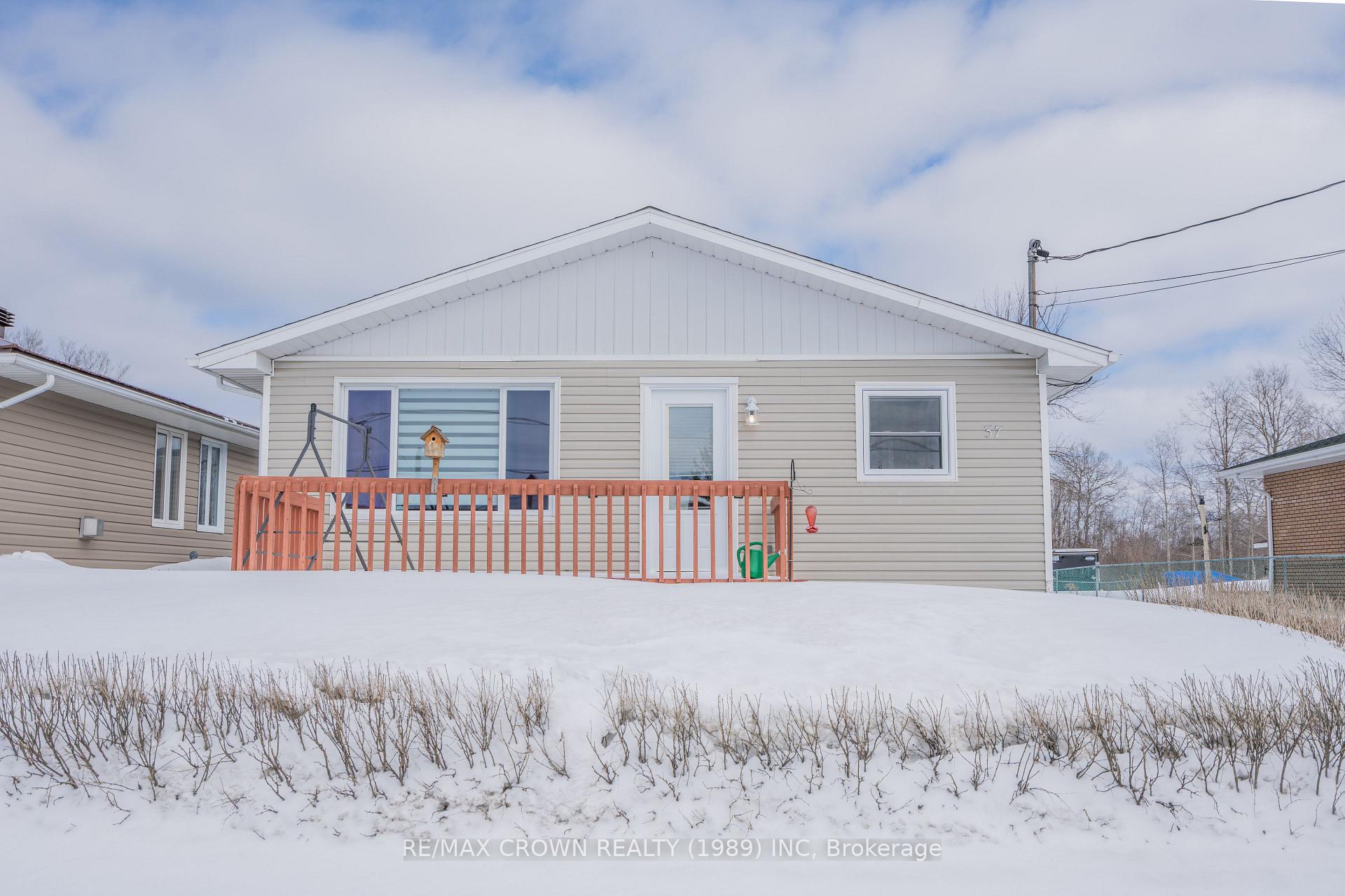 Photo 2 of 37 Wolfe Street, Kapuskasing — HOMEH