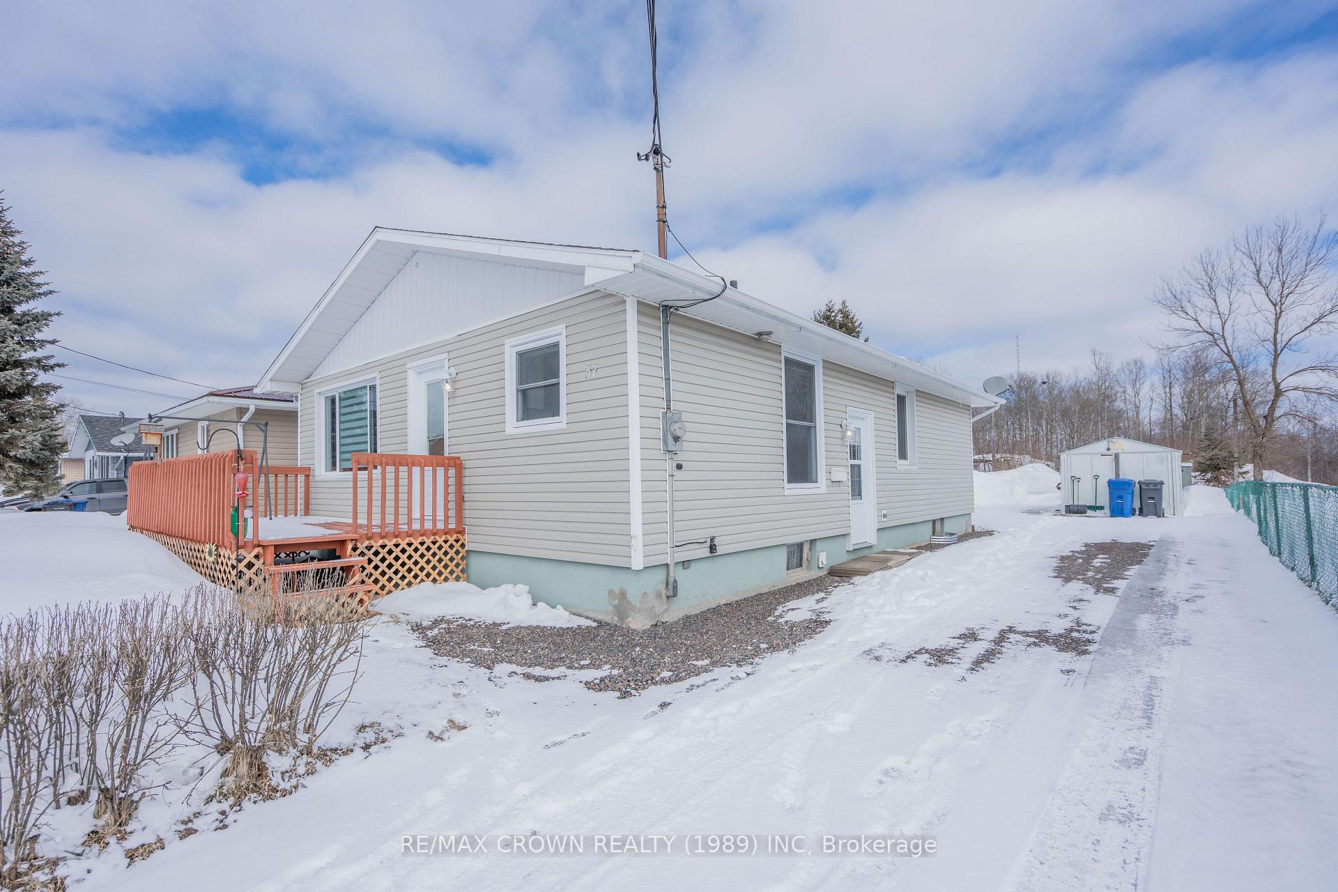 Photo 3 of 37 Wolfe Street, Kapuskasing — HOMEH