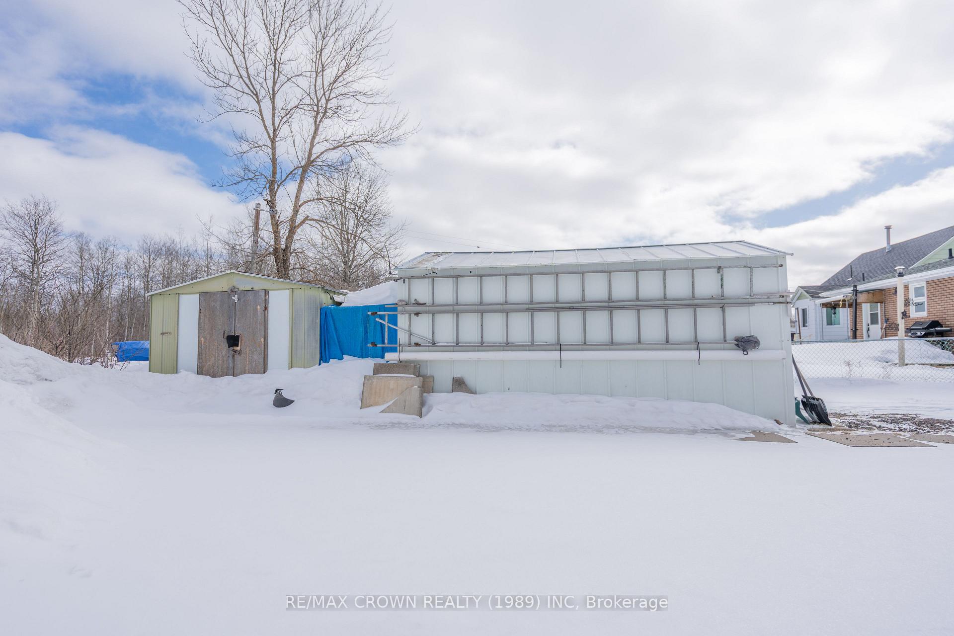 Photo 6 of 37 Wolfe Street, Kapuskasing — HOMEH