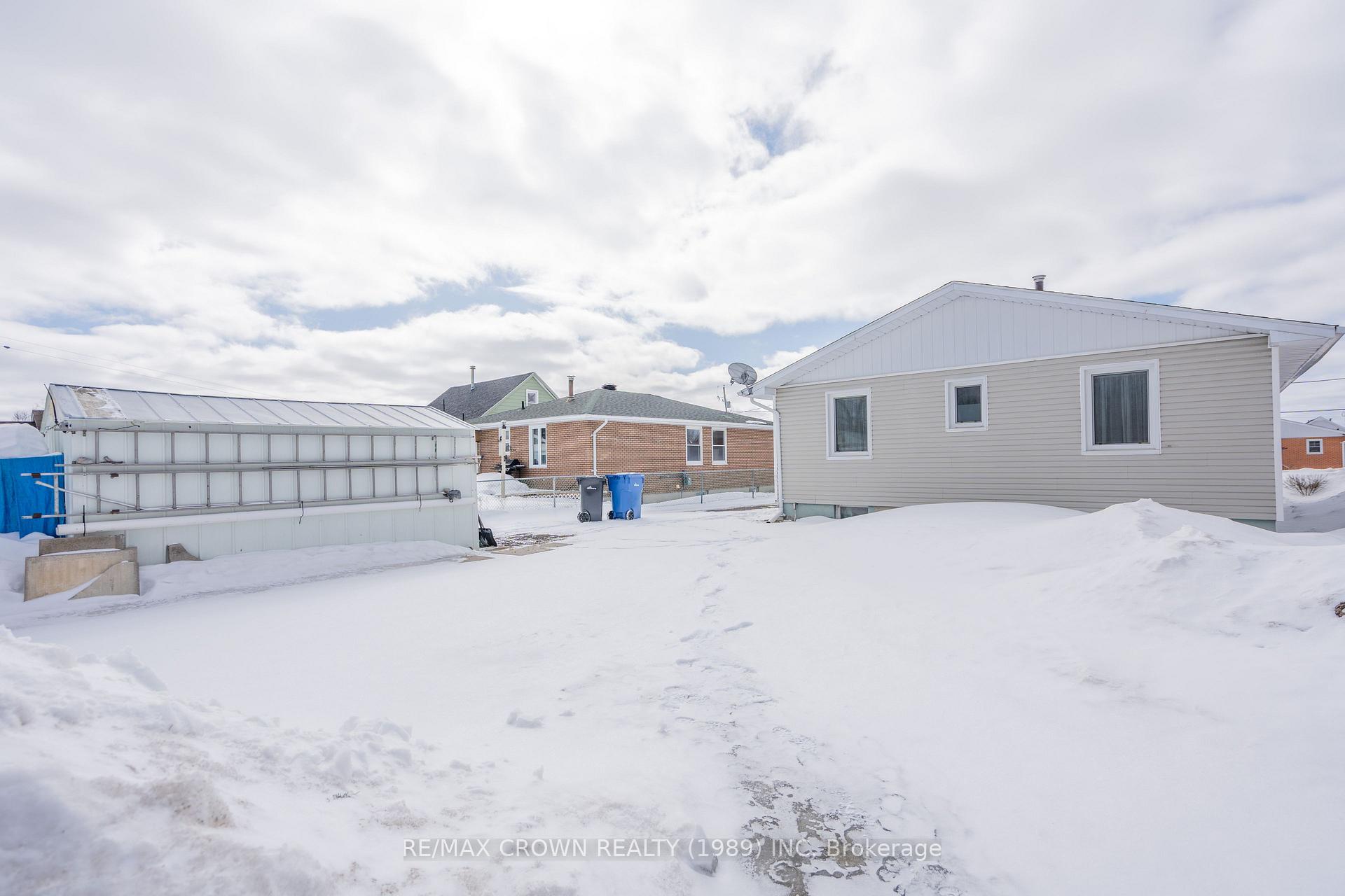 Photo 7 of 37 Wolfe Street, Kapuskasing — HOMEH