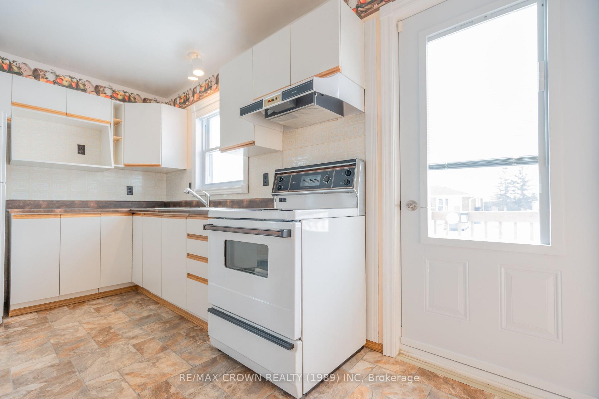 Photo 12 of 37 Wolfe Street, Kapuskasing — HOMEH