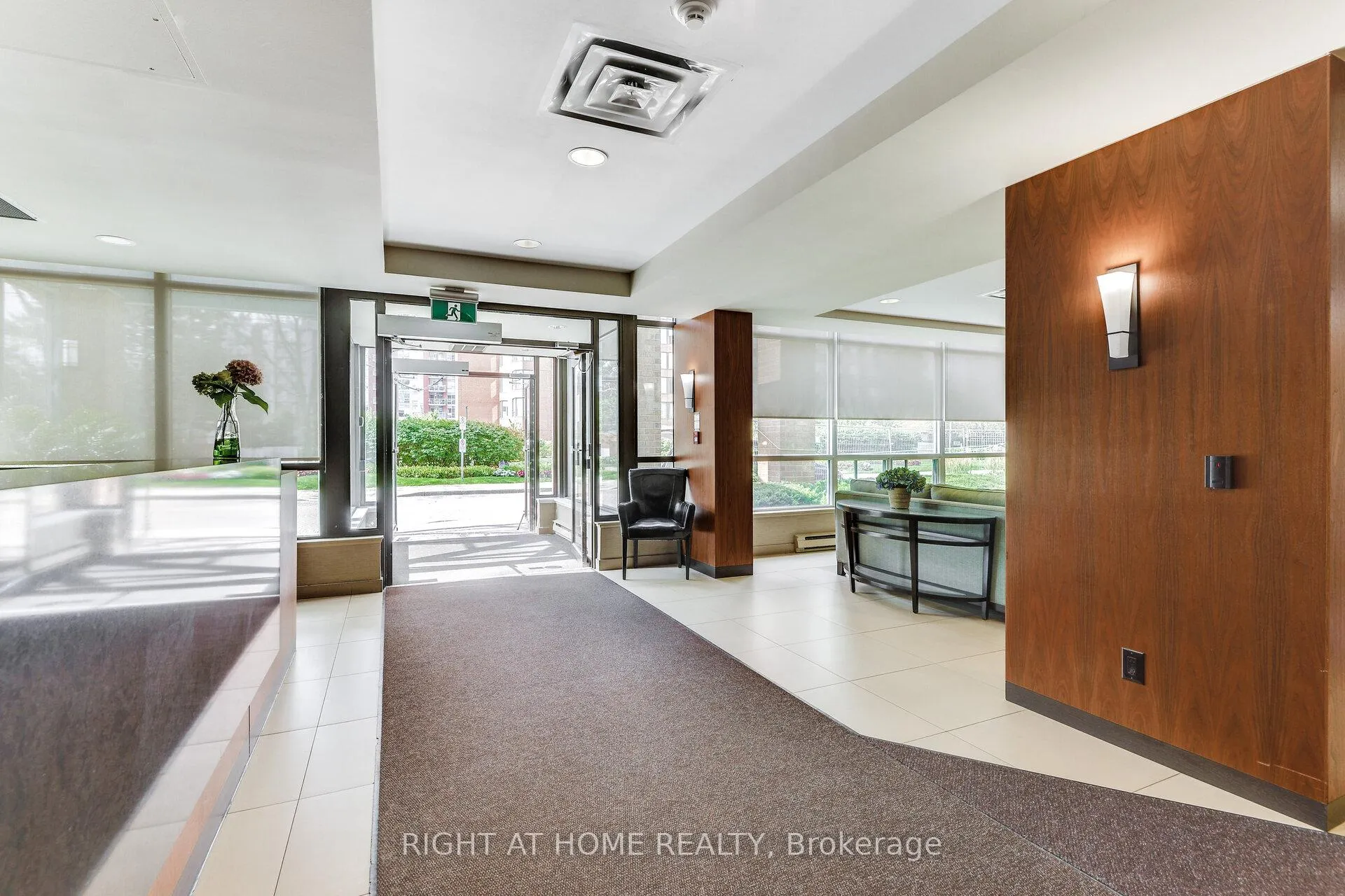 Photo 2 of Unit 1714, 1276 Maple Crossing Boulevard, Burlington, Brant — HOMEH