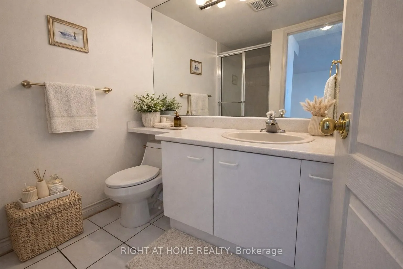 Photo 13 of Unit 1714, 1276 Maple Crossing Boulevard, Burlington, Brant — HOMEH