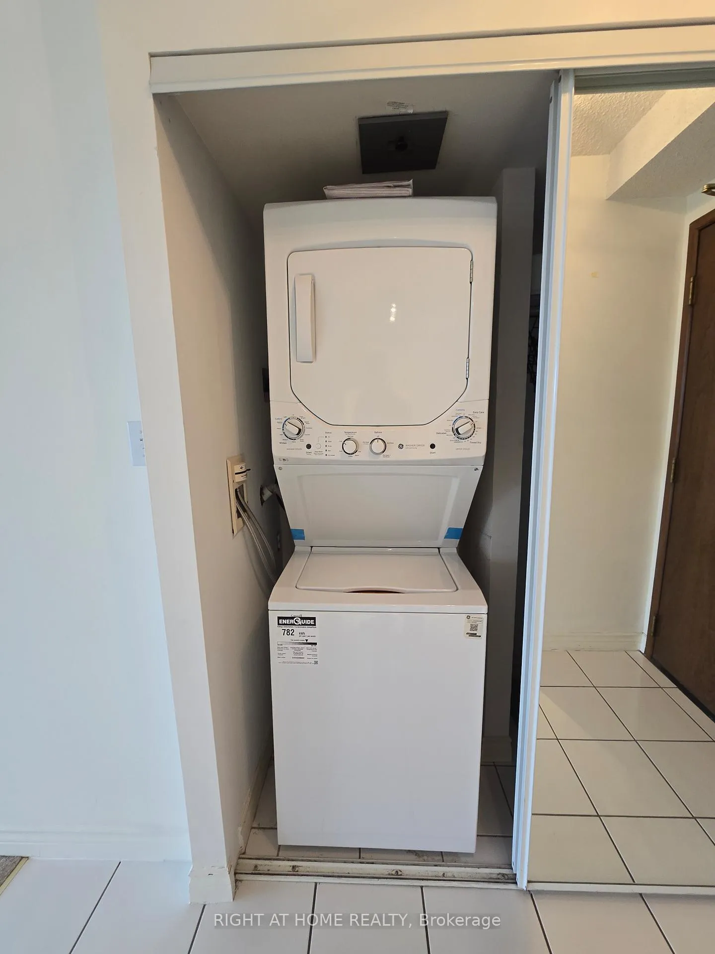 Photo 16 of Unit 1714, 1276 Maple Crossing Boulevard, Burlington, Brant — HOMEH