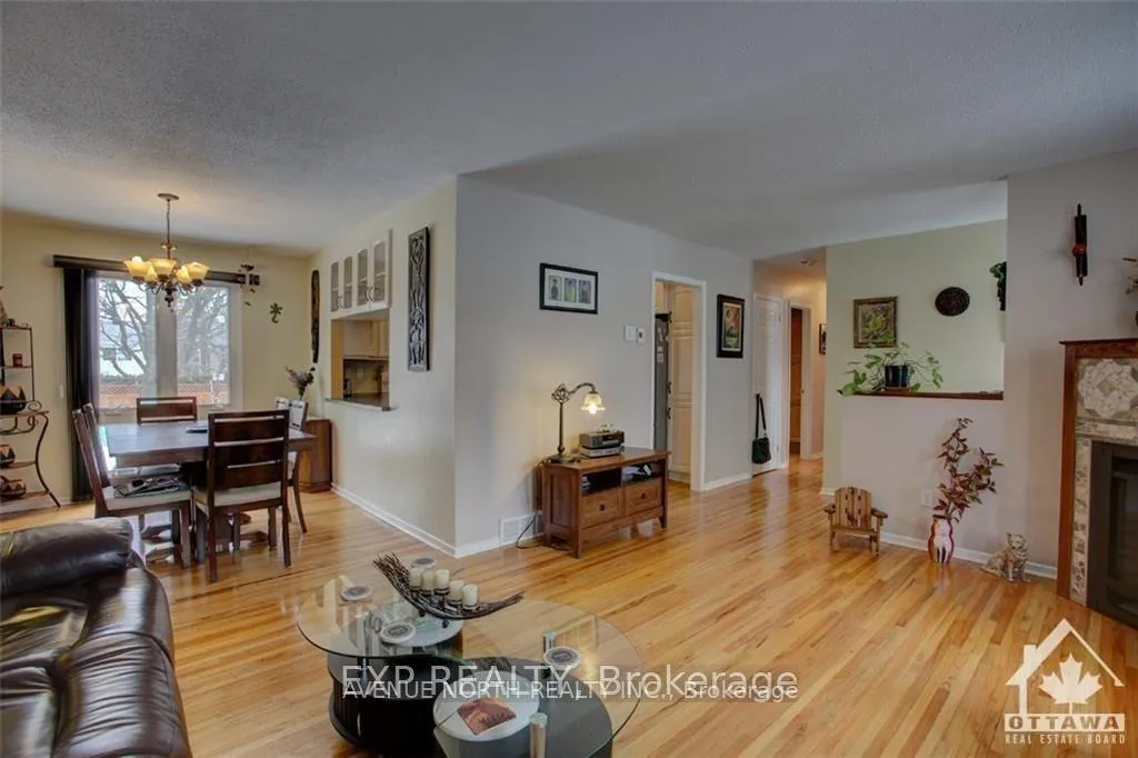 Photo 2 of 15 Saginaw Crescent, Ottawa, Borden Farm/Stewart Farm/Carleton Heights/Parkwood Hills — HOMEH