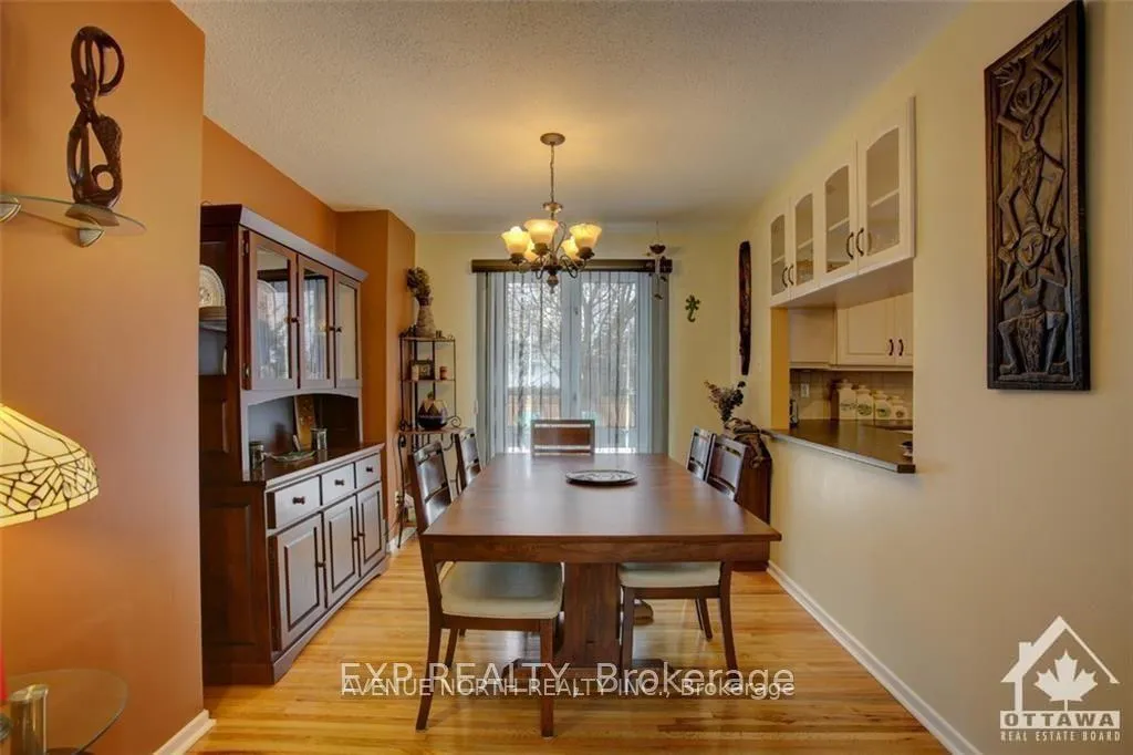 Photo 5 of 15 Saginaw Crescent, Ottawa, Borden Farm/Stewart Farm/Carleton Heights/Parkwood Hills — HOMEH